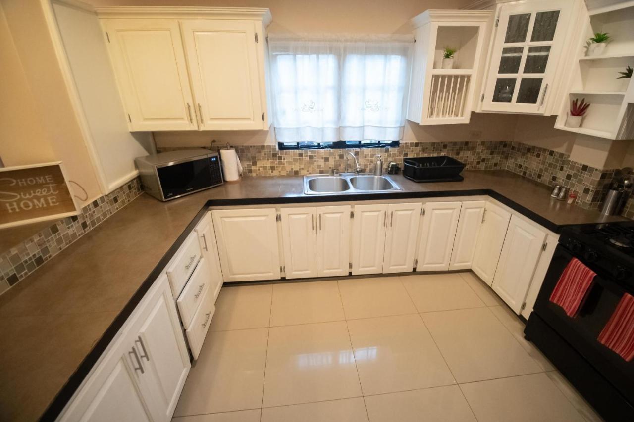 Stacys Place #1 2 Bedroom Apartment Port of Spain Esterno foto